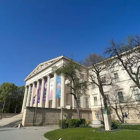 Museum Avenue 2-br Апартаменты *