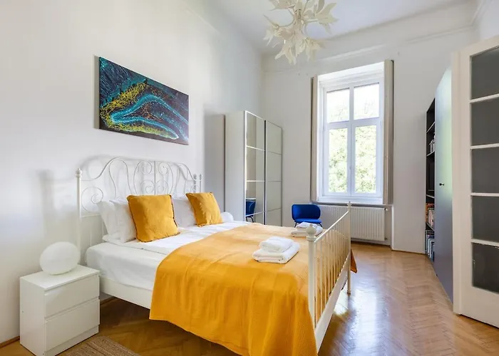 Museum Avenue 2-br Апартаменты