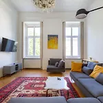 Διαμέρισμα Museum Avenue 2-br