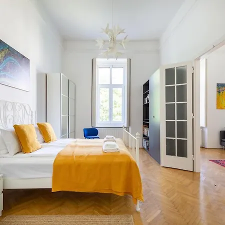 Museum Avenue 2-br