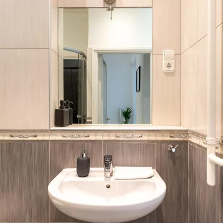 Museum Avenue 2-br