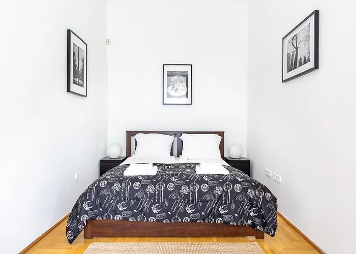 Museum Avenue 2-br *