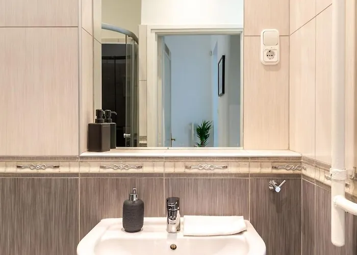 Museum Avenue 2-br